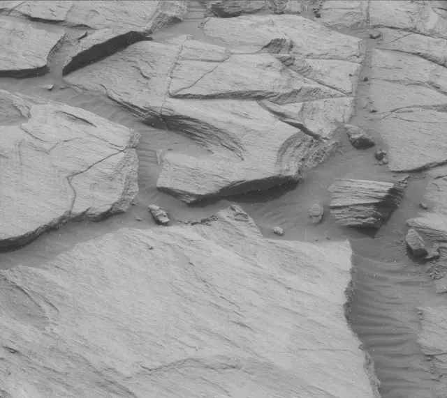 Sol 2726: Mast Camera (Mastcam)