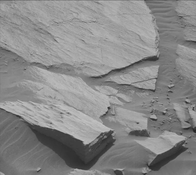 Sol 2726: Mast Camera (Mastcam)
