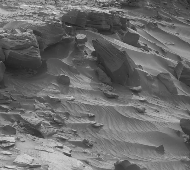 Sol 2727: Mast Camera (Mastcam)