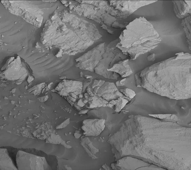 Sol 2729: Mast Camera (Mastcam)