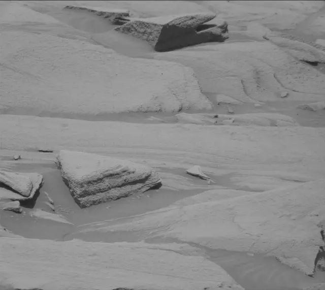 Sol 2731: Mast Camera (Mastcam)