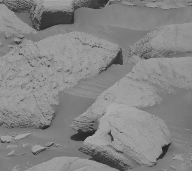 Sol 2731: Mast Camera (Mastcam)