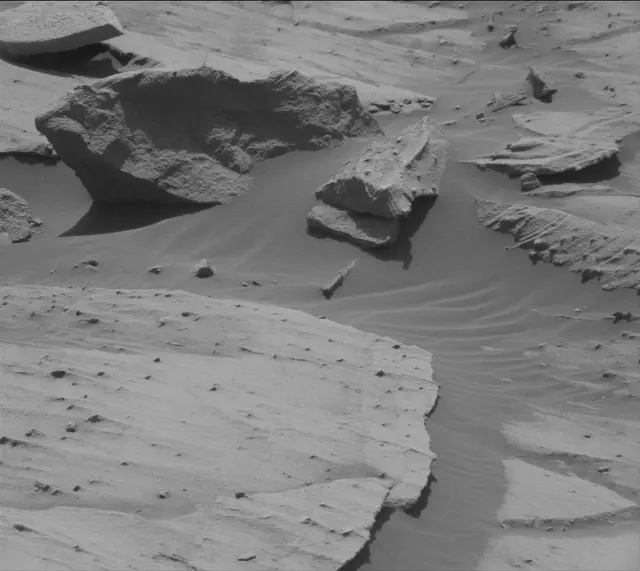 Sol 2731: Mast Camera (Mastcam)