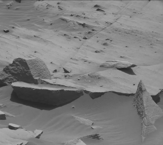 Sol 2731: Mast Camera (Mastcam)