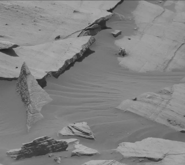 Sol 2731: Mast Camera (Mastcam)