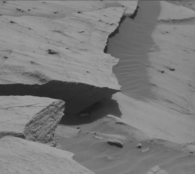 Sol 2731: Mast Camera (Mastcam)