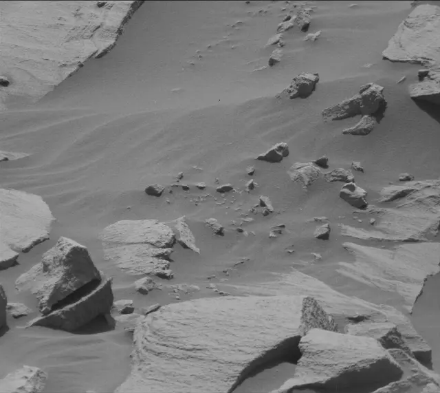 Sol 2731: Mast Camera (Mastcam)