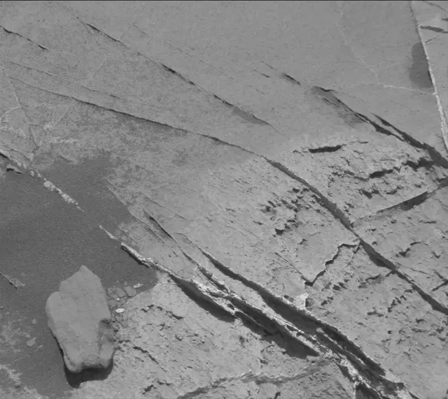 Sol 2735: Mast Camera (Mastcam)