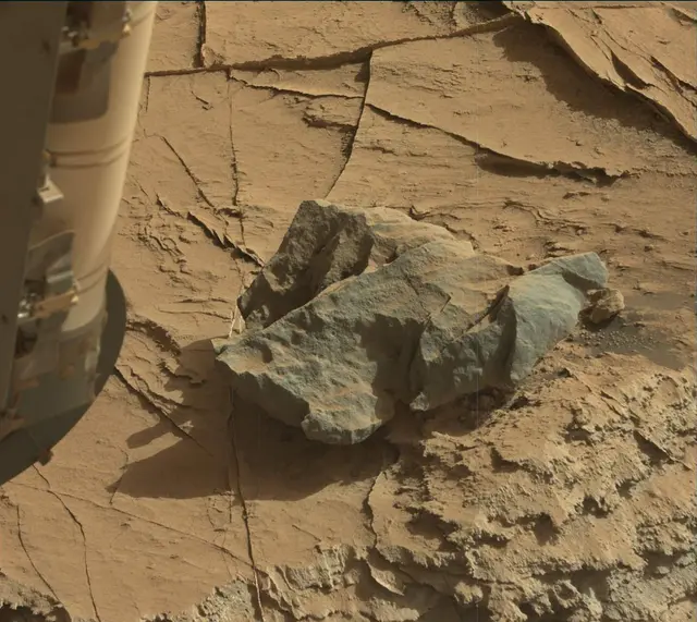 Sol 2736: Mast Camera (Mastcam)
