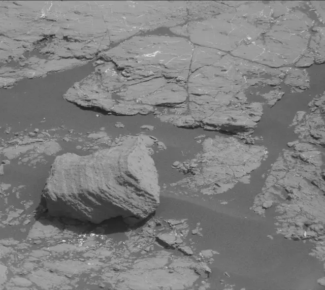 Sol 2744: Mast Camera (Mastcam)