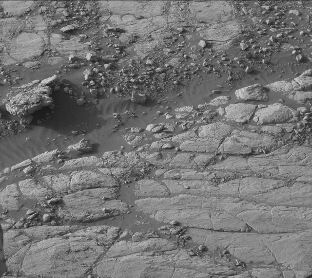 Sol 2747: Mast Camera (Mastcam)