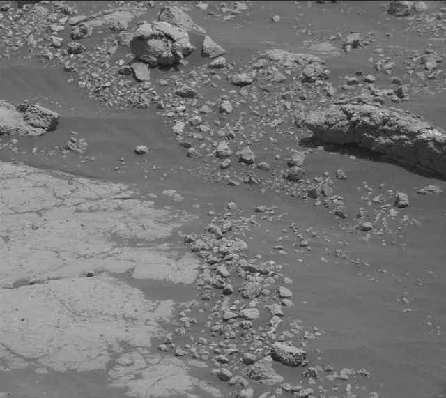 Sol 2747: Mast Camera (Mastcam)