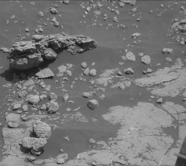 Sol 2747: Mast Camera (Mastcam)