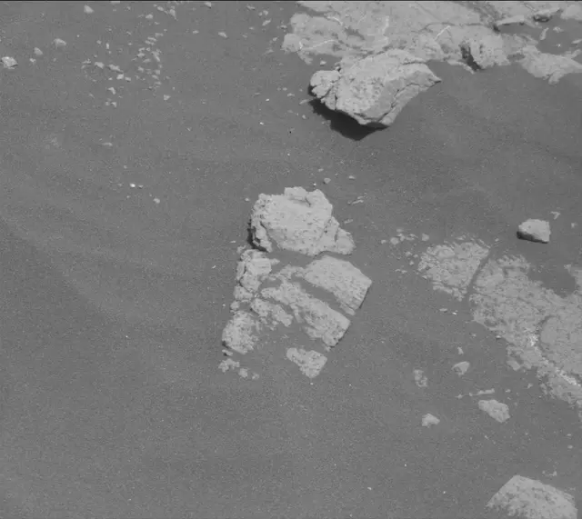 Sol 2751: Mast Camera (Mastcam)