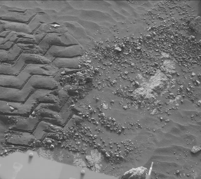 Sol 2781: Mast Camera (Mastcam)