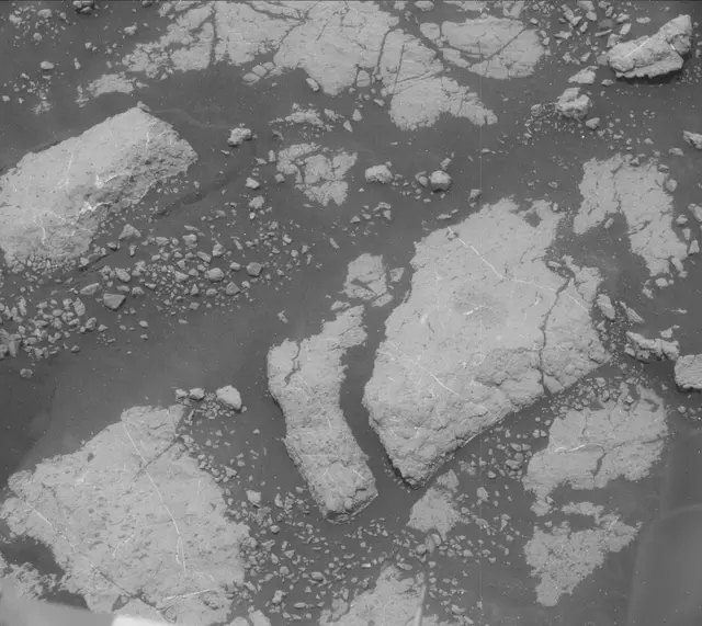 Sol 2786: Mast Camera (Mastcam)