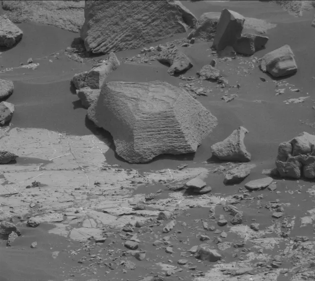 Sol 2790: Mast Camera (Mastcam)