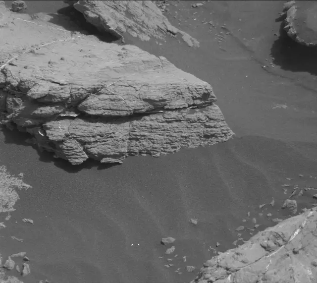 Sol 2792: Mast Camera (Mastcam)