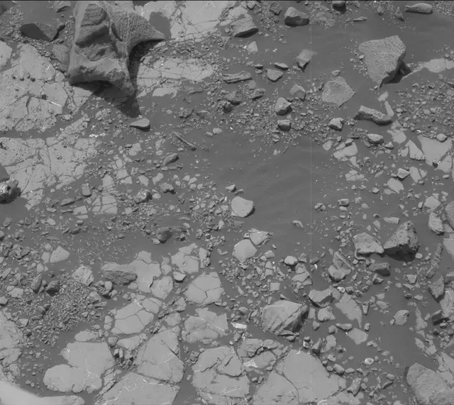 Sol 2789: Mast Camera (Mastcam)