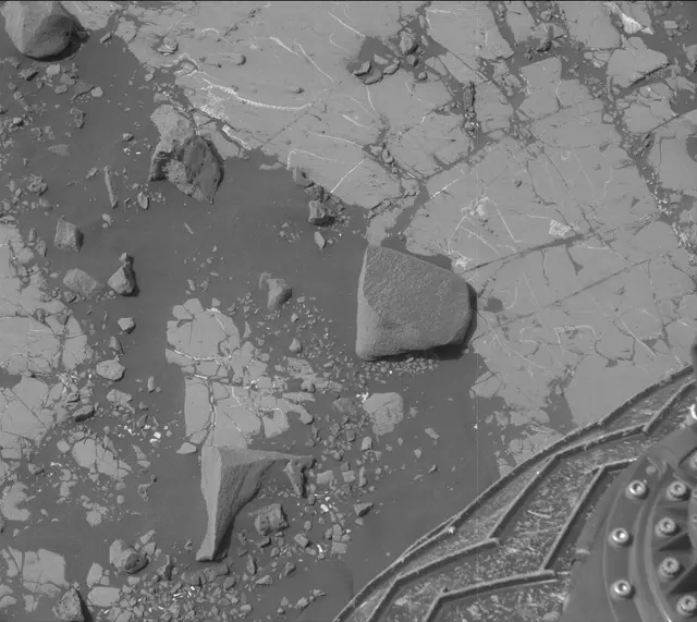 Sol 2789: Mast Camera (Mastcam)