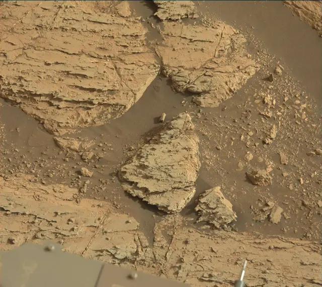 Sol 2797: Mast Camera (Mastcam)