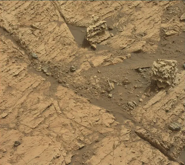 Sol 2797: Mast Camera (Mastcam)