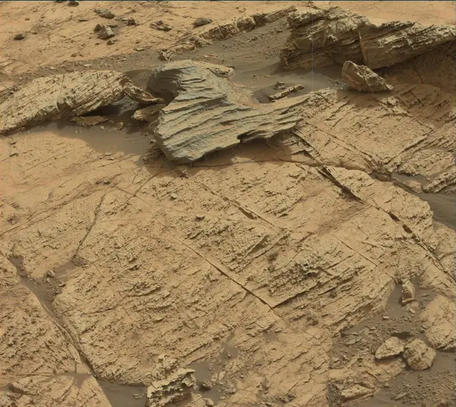 Sol 2797: Mast Camera (Mastcam)