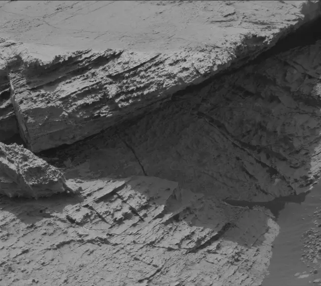 Sol 2799: Mast Camera (Mastcam)