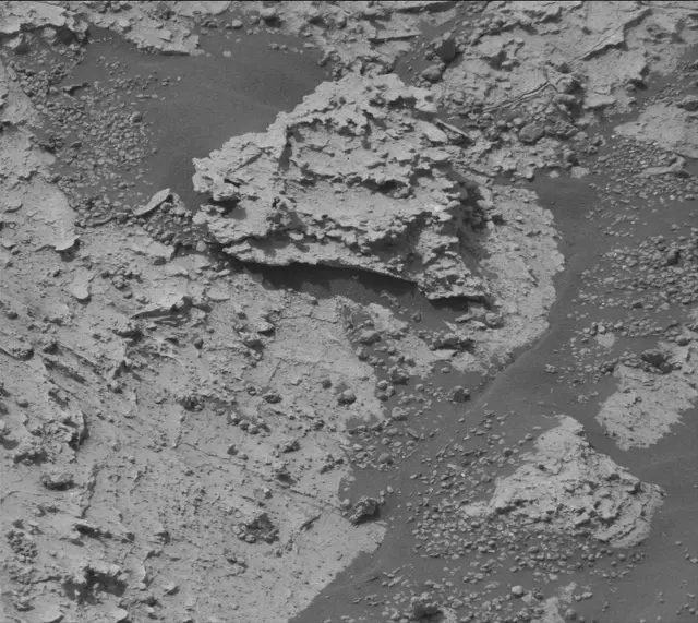 Sol 2801: Mast Camera (Mastcam)
