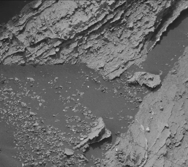 Sol 2801: Mast Camera (Mastcam)