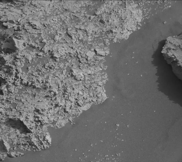 Sol 2801: Mast Camera (Mastcam)