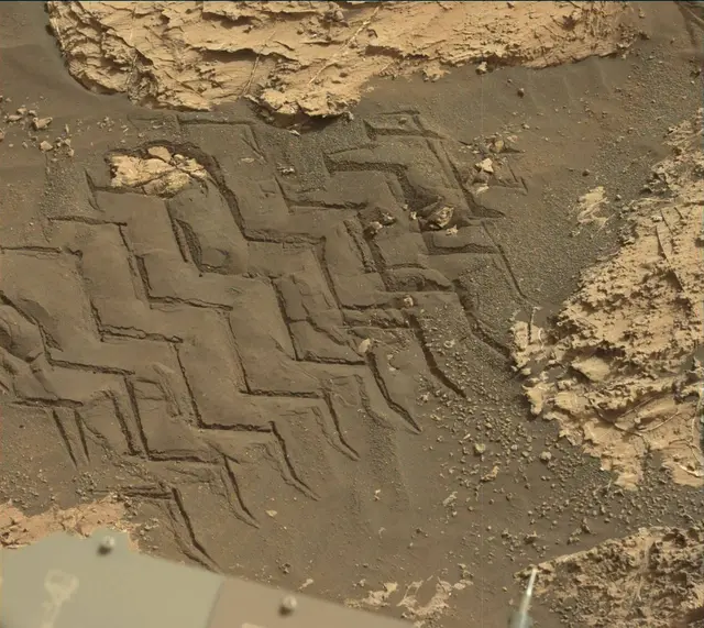 Sol 2802: Mast Camera (Mastcam)
