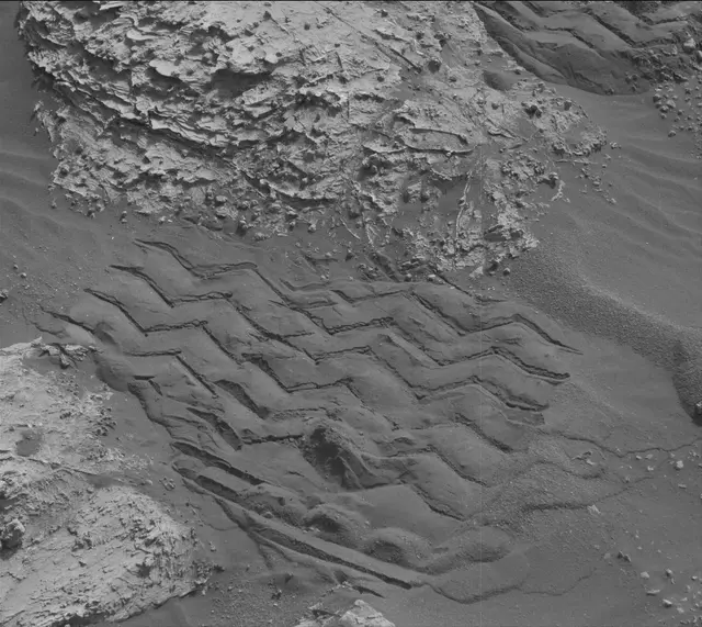 Sol 2802: Mast Camera (Mastcam)