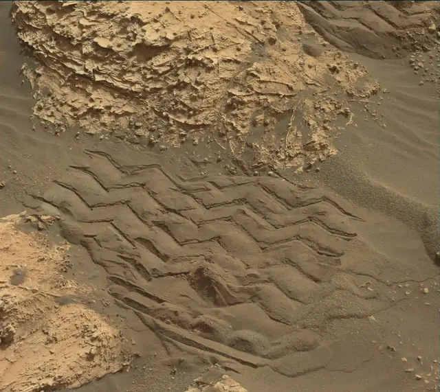 Sol 2802: Mast Camera (Mastcam)