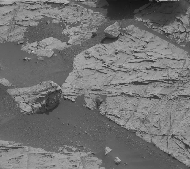 Sol 2804: Mast Camera (Mastcam)