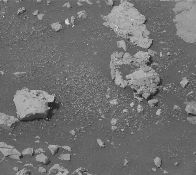 Sol 2804: Mast Camera (Mastcam)
