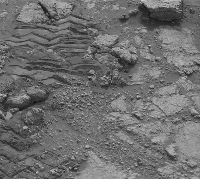 Sol 2813: Mast Camera (Mastcam)