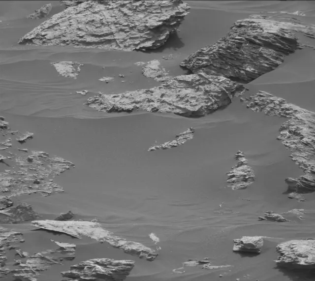 Sol 2813: Mast Camera (Mastcam)