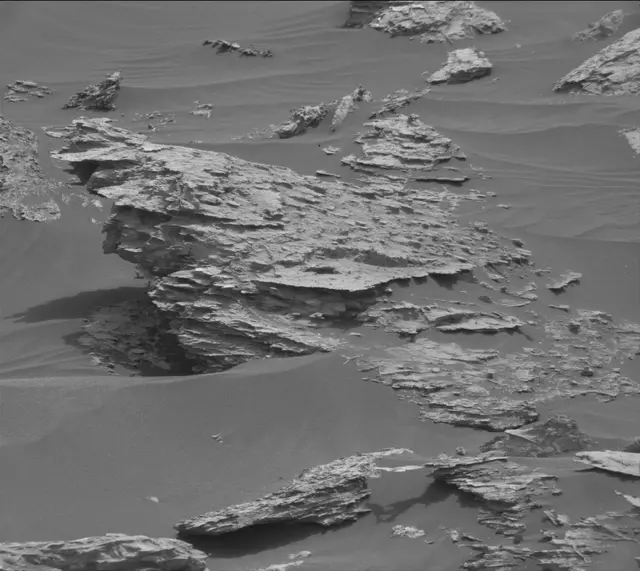 Sol 2813: Mast Camera (Mastcam)