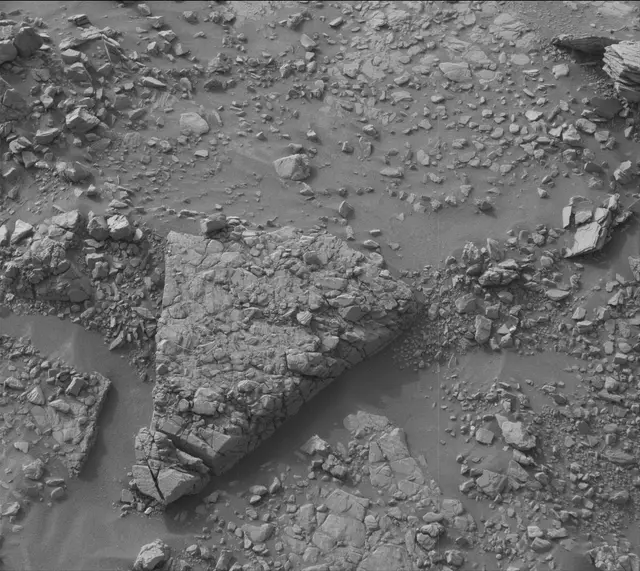 Sol 2820: Mast Camera (Mastcam)