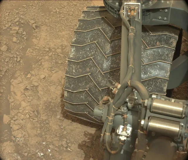 Sol 2822: Mast Camera (Mastcam)