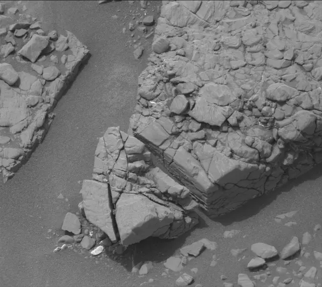 Sol 2822: Mast Camera (Mastcam)