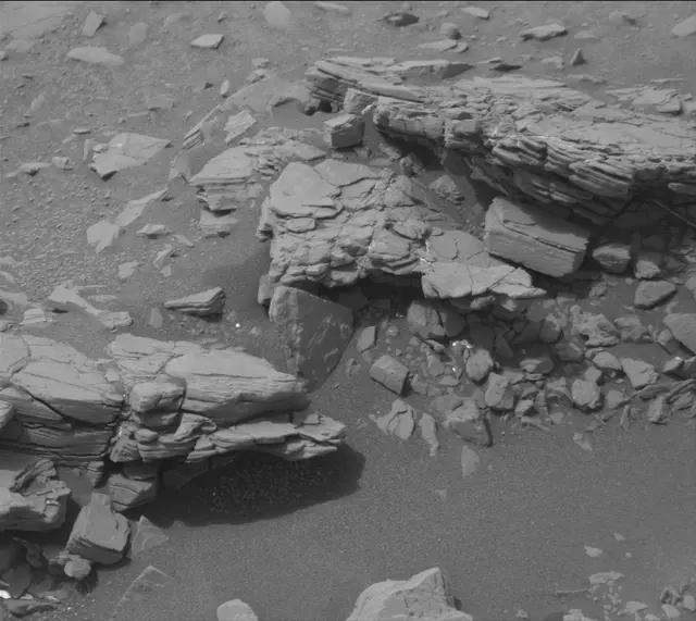 Sol 2822: Mast Camera (Mastcam)