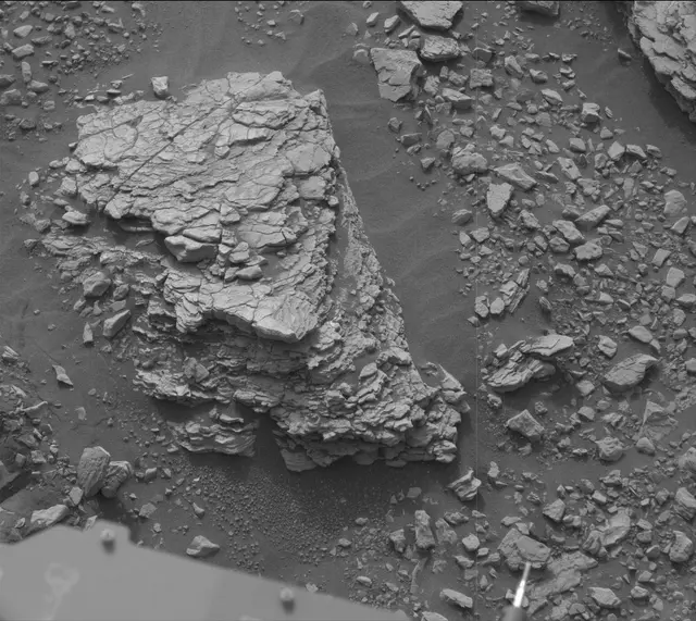 Sol 2824: Mast Camera (Mastcam)