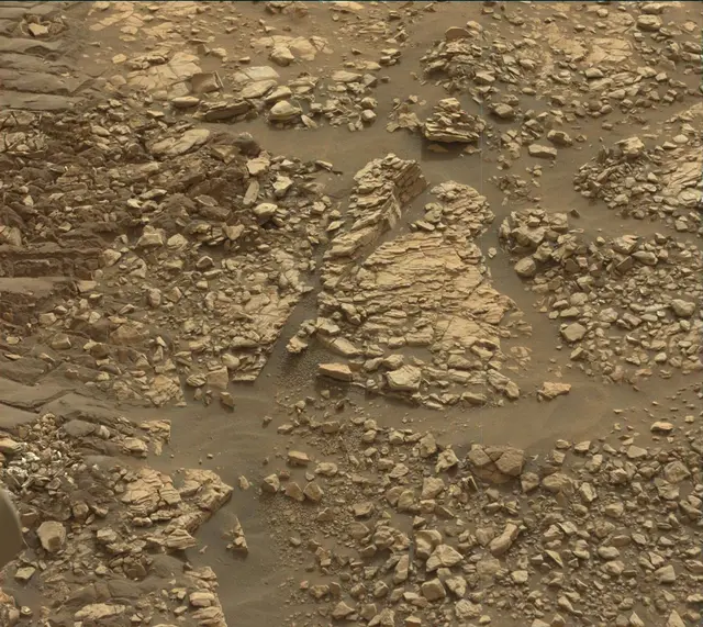 Sol 2824: Mast Camera (Mastcam)