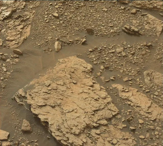 Sol 2824: Mast Camera (Mastcam)