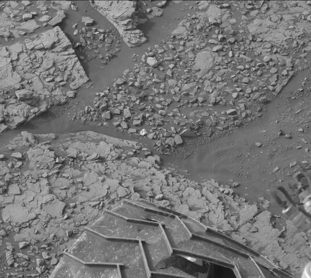 Sol 2831: Mast Camera (Mastcam)
