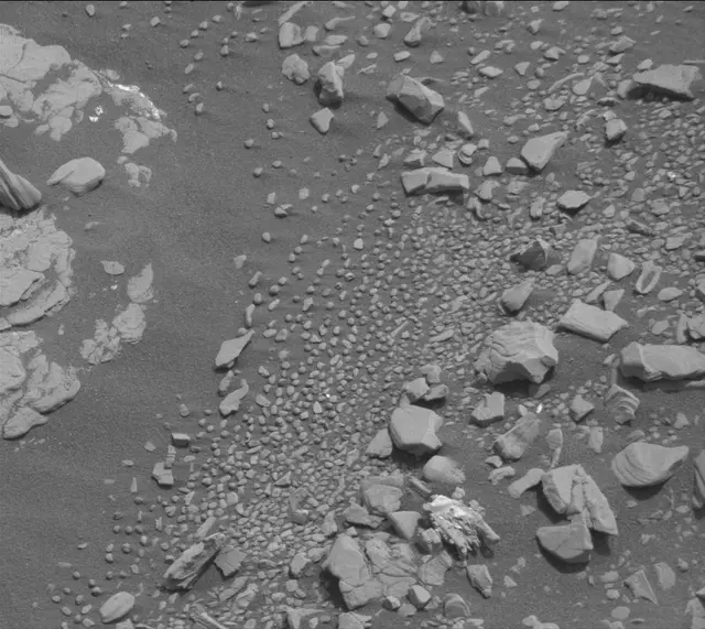 Sol 2833: Mast Camera (Mastcam)