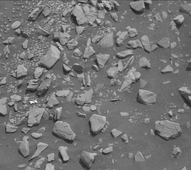Sol 2833: Mast Camera (Mastcam)