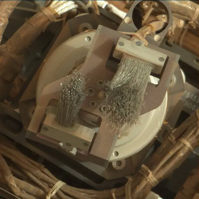 Sol 2833: Mast Camera (Mastcam)